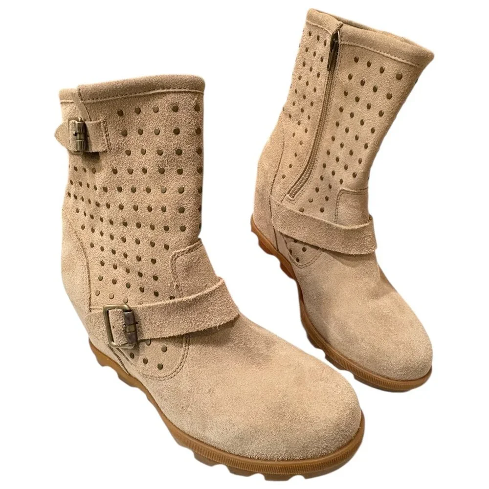 SOREL Joan Of Artic Sandy Tan Suede Stud‎ Wedge Boots